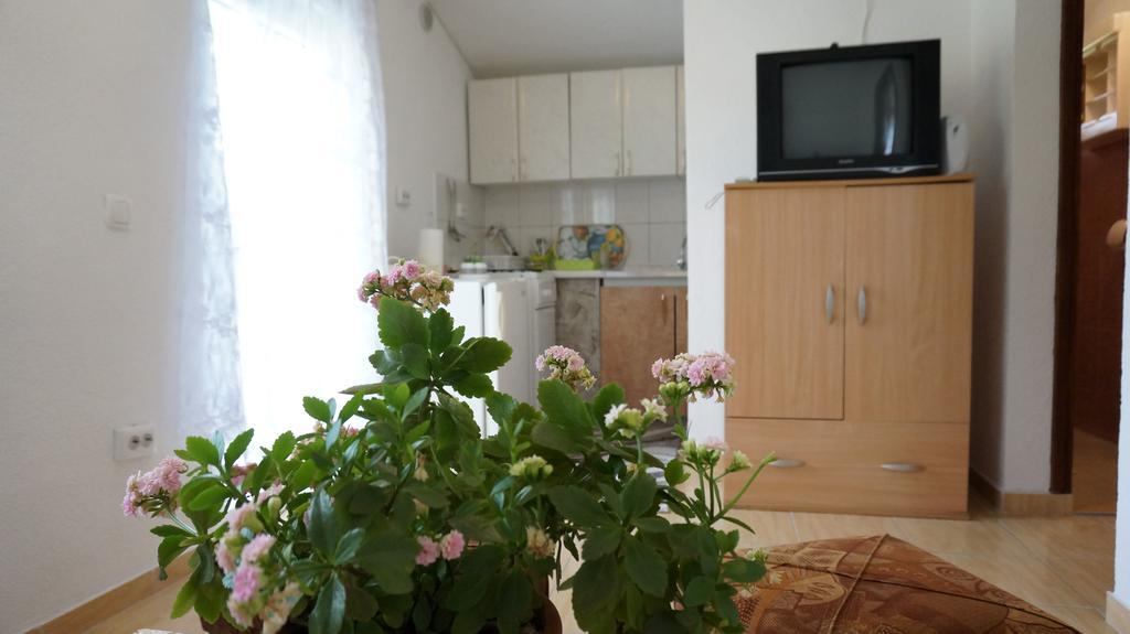 Apartments Red Rose Nin Buitenkant foto